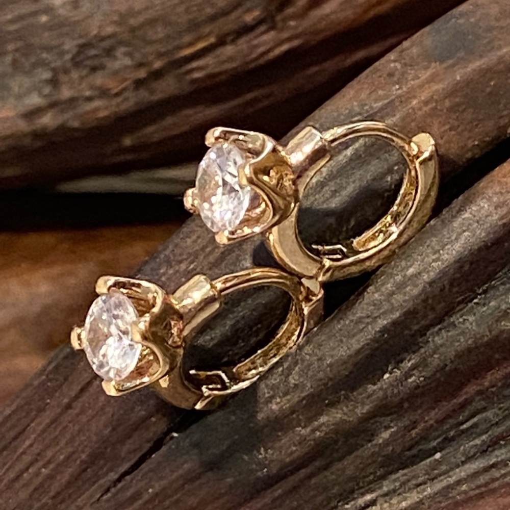 NEW!💎18K Gold Plated Huggies💎